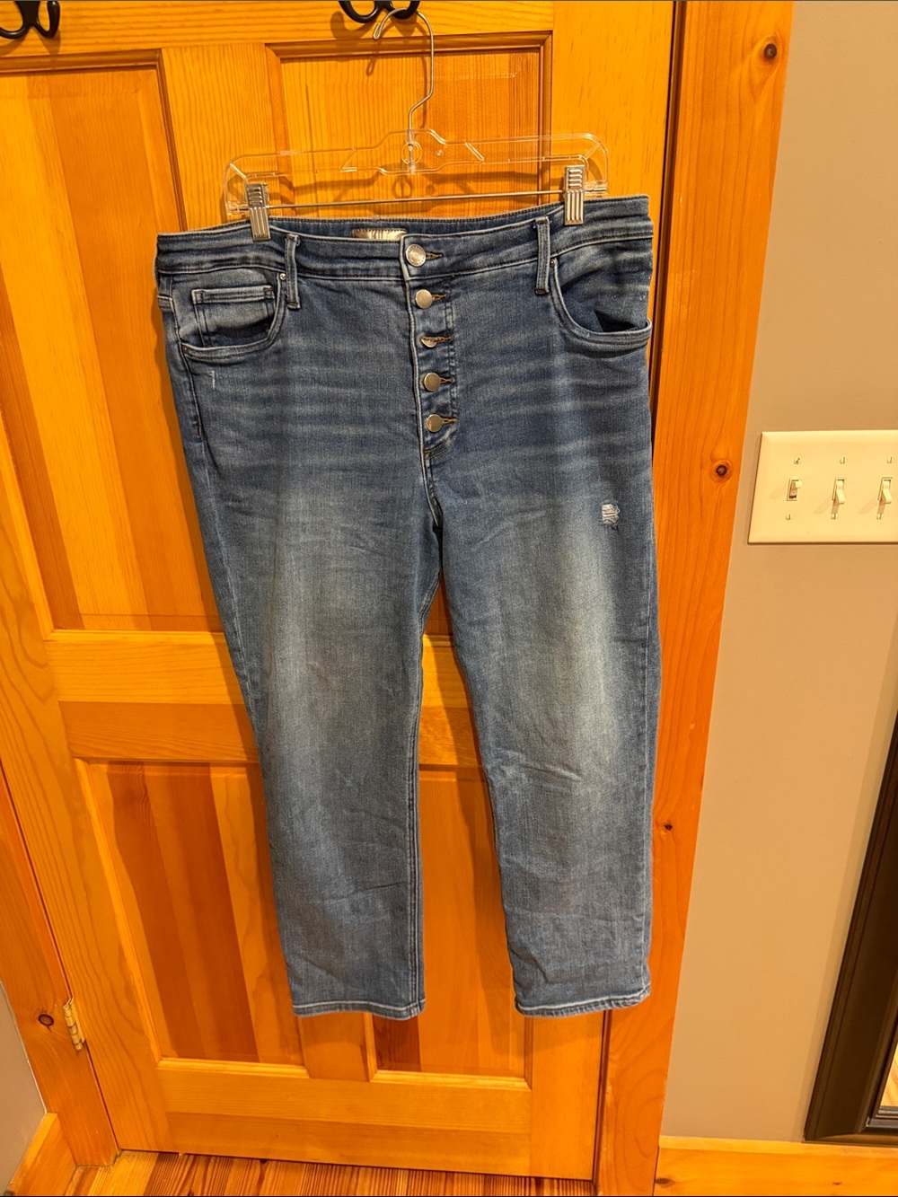 KUT From the Kloth Button-Fly lightly distressed boyfriend Jeans size 16.